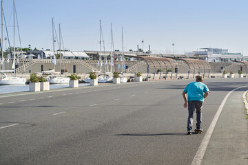a person riding away on a skateboard © Retamosa