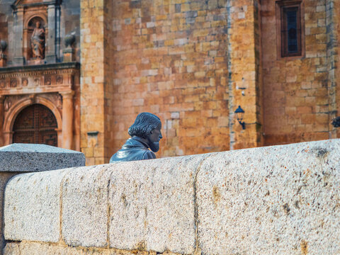 Cabeza de la estatua de Zorrilla en las calles de Lerma
