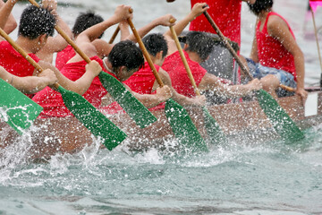 people racing a dragon boat