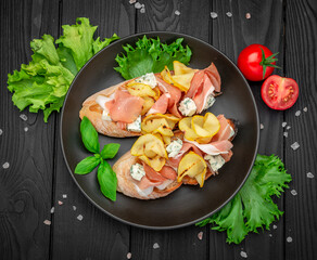 Bruschetta with Prosciutto, Pear and Gorgonzola