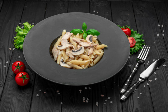 Penne pasta with mushrooms and chicken