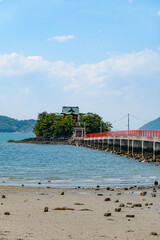 瀬戸内海に浮かぶ子供の守り神様とされる津嶋神社（香川県三豊市）