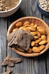 Almonds with chocolate