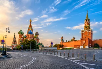 Photo sur Plexiglas Moscou Saint Basil's Cathedral, Spasskaya Tower and Red Square in Moscow, Russia. Architecture and landmarks of Moscow.