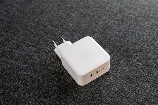 MODERN USB-C CHARGER PD 100 W DOUBLE INPUT 