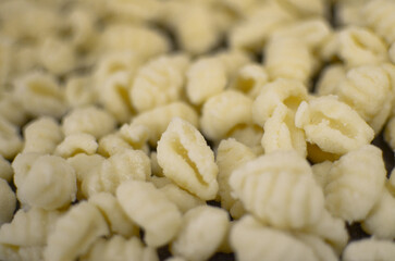 Pasta casera cruda, pasta italiana, industria de alimento ,espagueti, fideo, ñoqui y ravioles