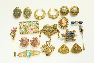 Vintage brooch lot collection costume jewelry fashion accessory