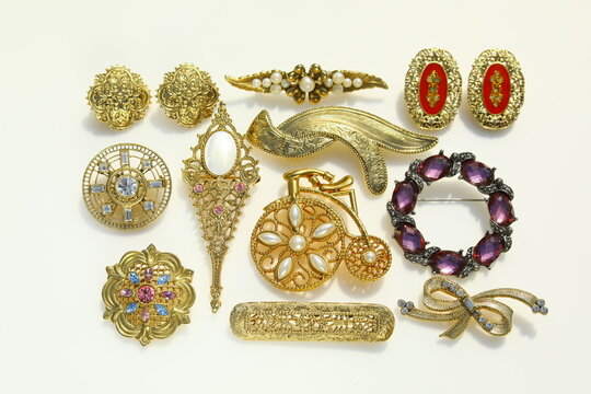 Vintage brooch lot collection costume jewelry fashion accessory