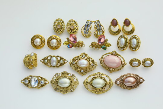 Vintage brooch lot collection costume jewelry fashion accessory