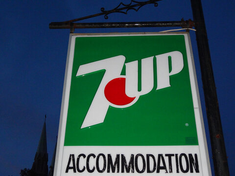 Une enseigne 7 up 