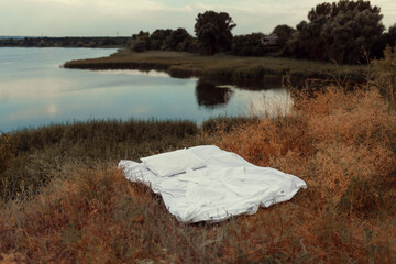 The bed lies in nature on the shore of the reservoir