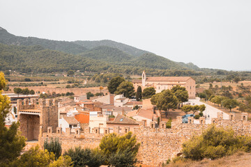 Fototapeta na wymiar Fortifications of the church Santa Maria de Montblanc, Tarragona, Spain - view of the village
