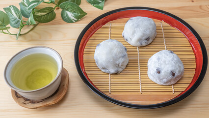 和菓子の豆大福と緑茶
