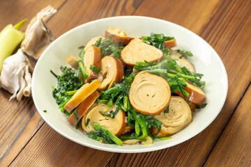 Light Home-style Stir-Fried Vegetarian Chicken with Chives