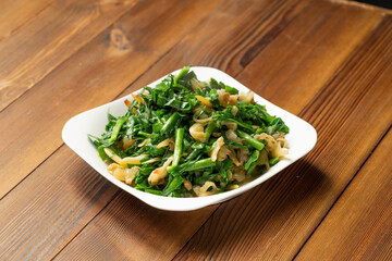 Seasonal home-cooked vegetables - stir-fried yellow clams with chives