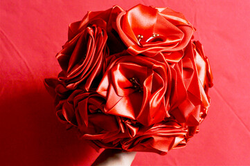 Naklejka premium Beautiful artificial bouquet of satin red roses