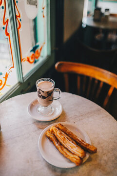 chocolatada con churros calientes