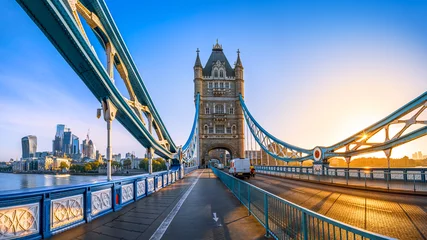 Foto auf Glas die berühmte Tower Bridge von London bei Sonnenaufgang © frank peters