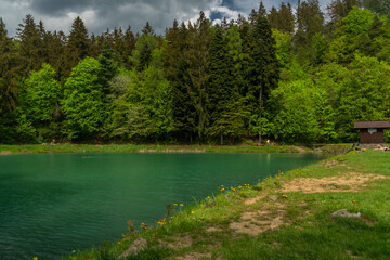 Obraz premium Landscape near Banska Stiavnica town in sping fresh color morning with reservoir