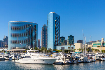 Obraz na płótnie Canvas San Diego Bay in marina district