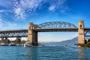 Fototapeta premium Burrard Street Bridge in Vancouver