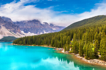 Fototapeta na wymiar Lake Moraine, Banff National Park