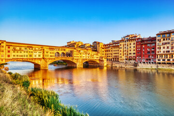 Golden Sunset over Ponte Vecchio Bridge with Reflection in Arno River, Florence - obrazy, fototapety, plakaty