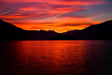 Fototapeta na wymiar 2021 12 30 Como sunset at the lake