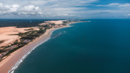 Fototapeta na wymiar Flecheiras Praia Paraíso Tropical Dunas Mar Ceará Nordeste Brasil Vila Pescadores Pitoresco Paisagem Cênica Vento Pesca Viagem Viajar Turismo