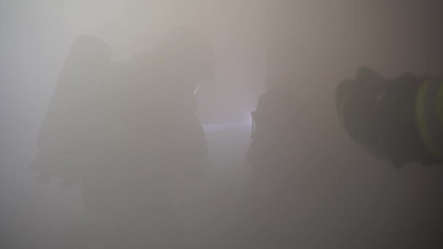 Disaster and disaster. Rescuers found a man in the smoke. Images out of focus