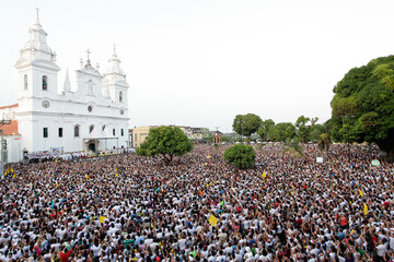 Crowd of people gathered in front of Sé Cathedral for the festivity of Círio de Nazaré, the largest Marian procession of the world, which happens every October in Belém, Pará, Amazon, Brazil. 2011. - obrazy, fototapety, plakaty