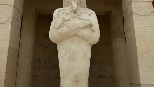 Hatshepsut temple figures columns