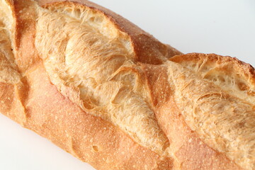 美味しそうな高級フランスパン（シンプル白背景）