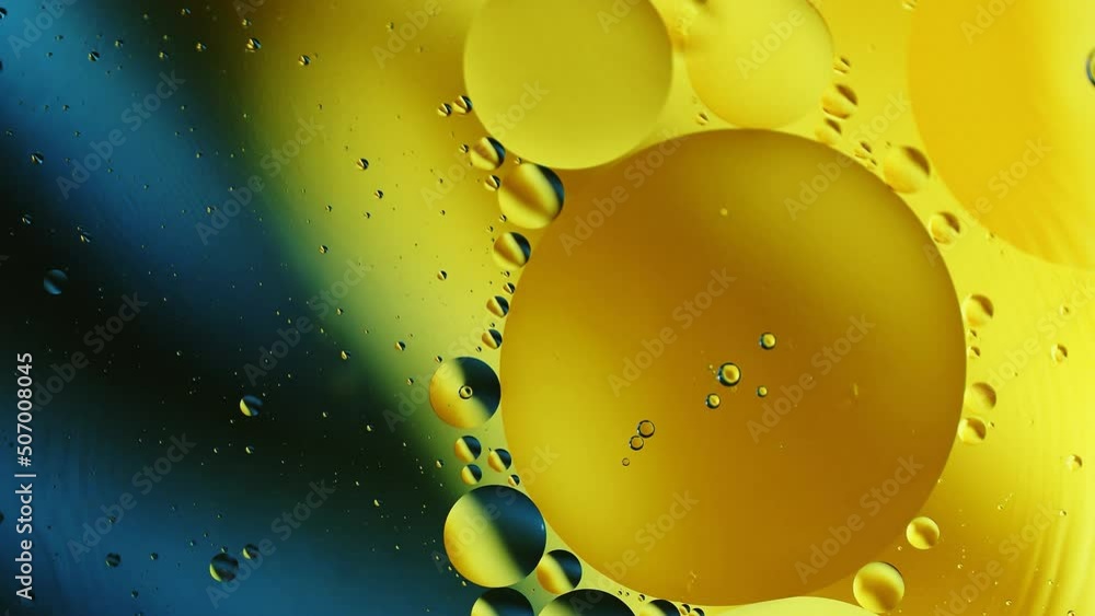 Poster real close up oil bubbles in water rotation with color gradient abstract mixing background.