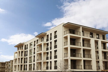 Fototapeta premium Beautiful view of modern buildings against cloudy sky