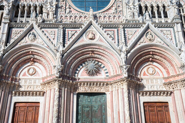 Obraz premium outdoor views of siena cathedral