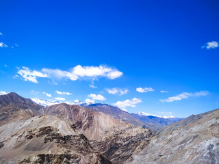 Amazing scenery of the mountains with blue sky and clouds in the Himachal Pradesh, India
