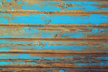 Pasarela de madera en la playa de la Malvarrosa en Valencia, España. Camino de madera que conduce a la orilla sobre la arena de la playa. - obrazy, fototapety, plakaty