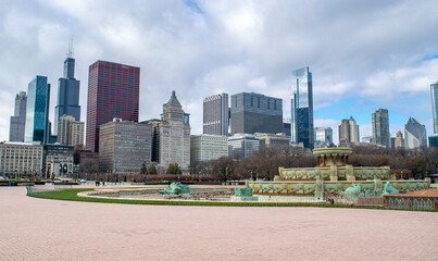 Buckingham Fountain in Grant Park and City Skyline - Chicago, Illinois, USA