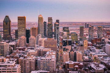 Montreal, Qc, Canada - January 8th 2021: View on Montreal skyscrapers and downtown buildings at sunset from the Kondiaronk belvedere, on top of Mount Royal (Quebec, Canada) - obrazy, fototapety, plakaty