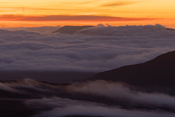 Obraz na płótnie Canvas Incredible cloud inversion landscape view of the Rhinogydd in Snowdonia UK