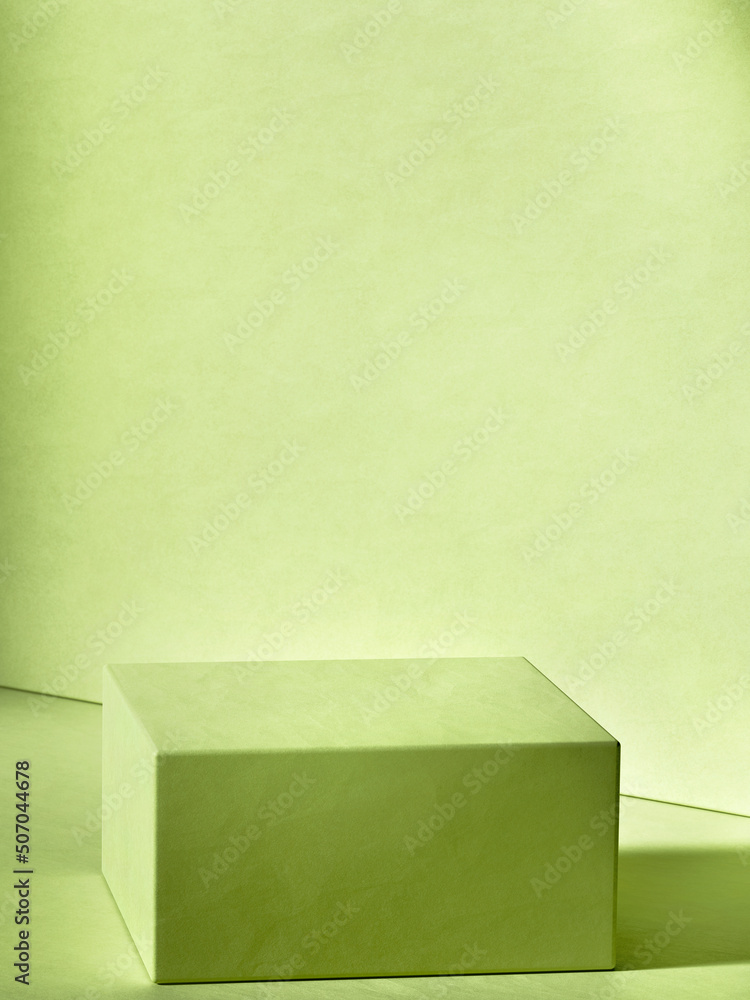 Aufkleber textured green square pedestal. 3d computer graphic template of displaying place for your products. 