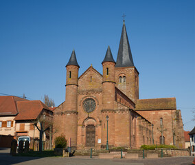 Fototapeta na wymiar Eglise protestante Sainte Adelphe du village de Neuwiller les Saverne dans le département du Bas-Rhin en Alsace, cette église est classée depuis 1862 aux monuments historiques