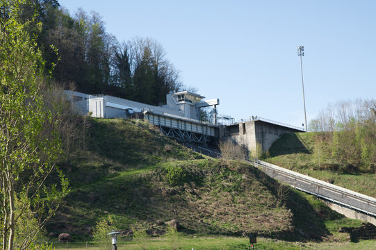 Plan inclin&eacute; du village d'Arzviller dans le Bas-Rhin en Alsace, magnifique ouvrage d'architecte et d'ing&eacute;nieur et qui &eacute;vite de passer 17 &eacute;cluses en transportant les bateaux sur l'immense pente