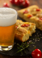 Cerveja com focaccia