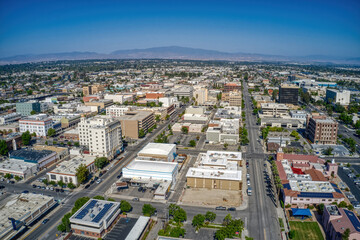 Obraz premium Aerial View of Downtown Bakersfield, California Skyline