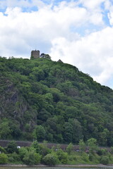 Fototapeta na wymiar Burg Rheineck über Bad Breisig, Südseite