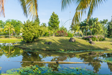 Obraz premium Beautiful morning view of the Kuala Lumpur skyline at Titiwangsa Lake Gardens, Kuala Lumpur Malaysia.
