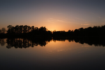 Naklejka premium sunset over lake