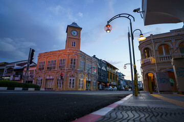 Obraz premium Phuket old town with Building Sino Portuguese architecture at Phuket Old Town area Phuket, Thailand.